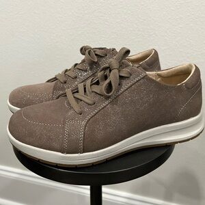 Comfort Sneaker with a little sparkle